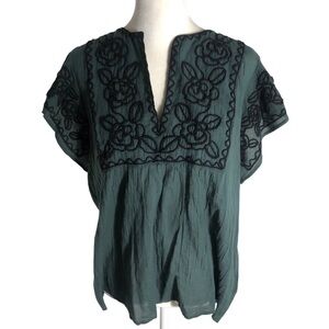 Gap embroidered short sleeve knit boho green top Sz shirt Medium